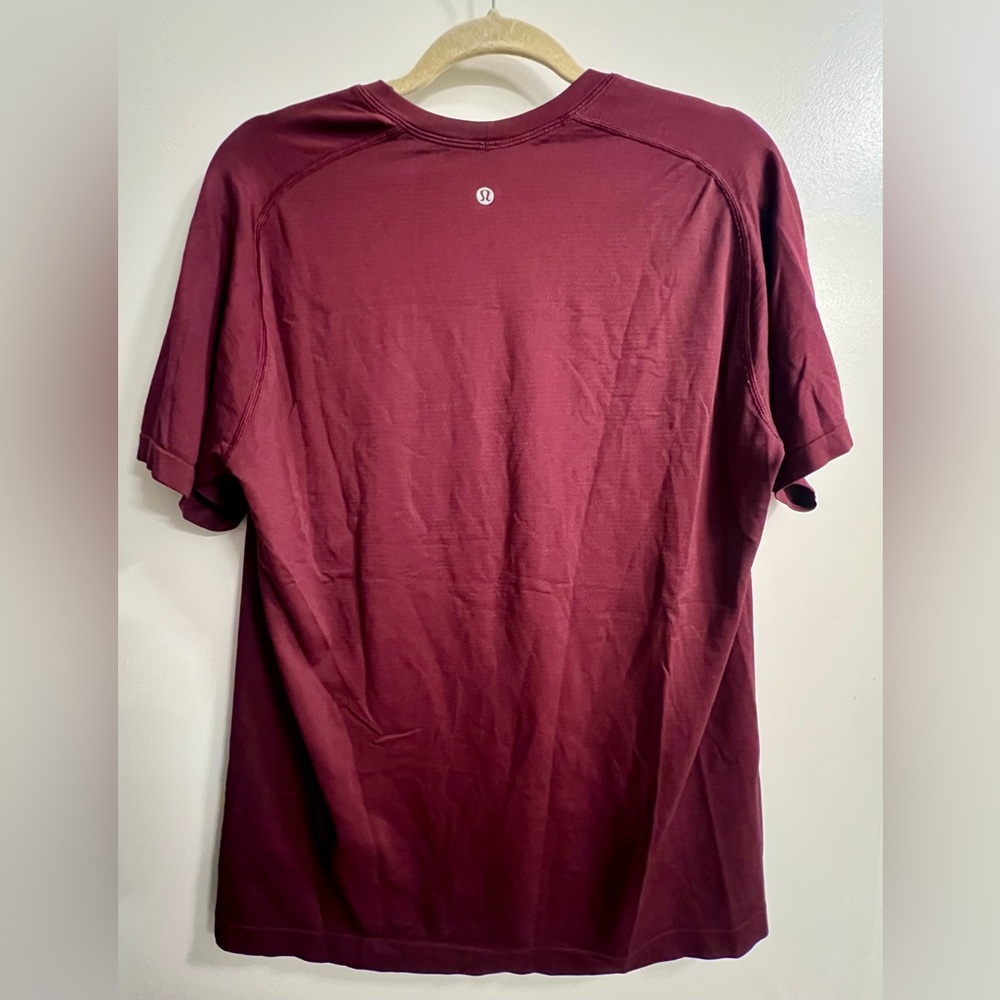 lululemon athletica | Men’s Maroon Short Sleeve Tee - Picture 4 of 9